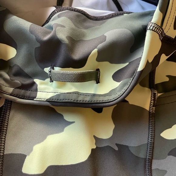 Lululemon Fast Free HR Tight 25” Camo Size 4 Crispin Green Pockets - Picture 5 of 6